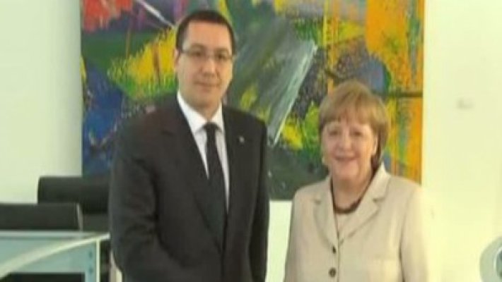 Victor Ponta, ironizat pe Facebook în urma gafei cu Regele Mihai